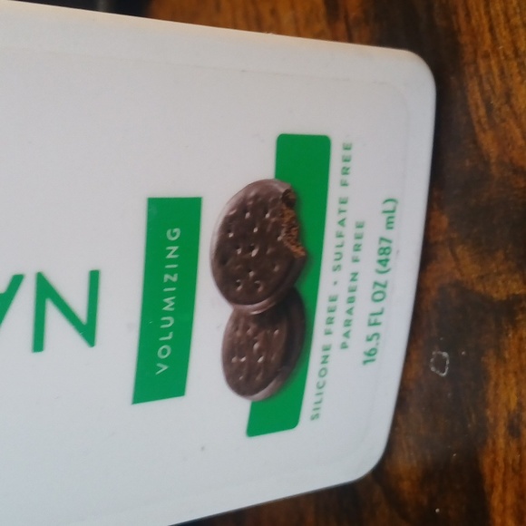 Native Volumizing Shampoo with Thin Mints Scent - Picture 2 of 4